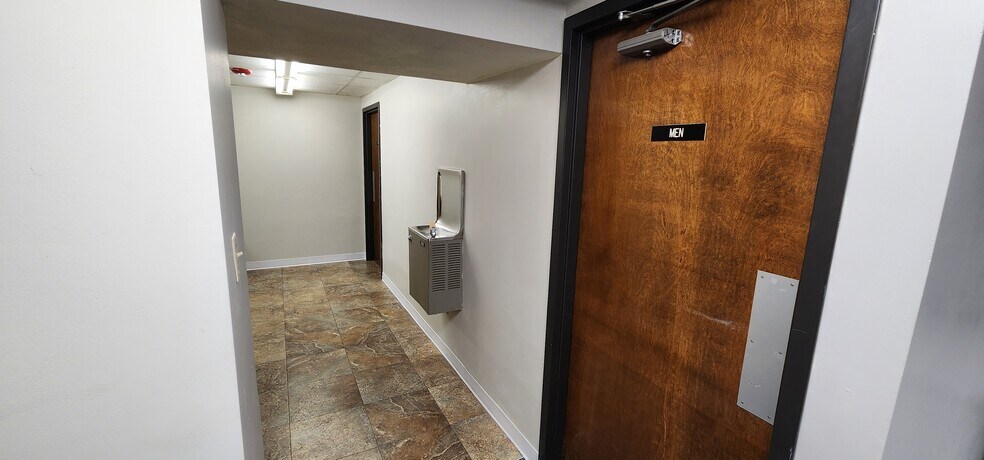 More Photos Of 2144 S Macarthur Blvd, Springfield Office For Lease