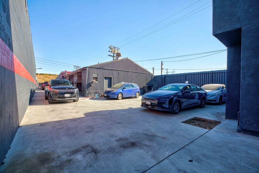 More Photos Of 11686 Sheldon St, Sun Valley Warehouse For Lease