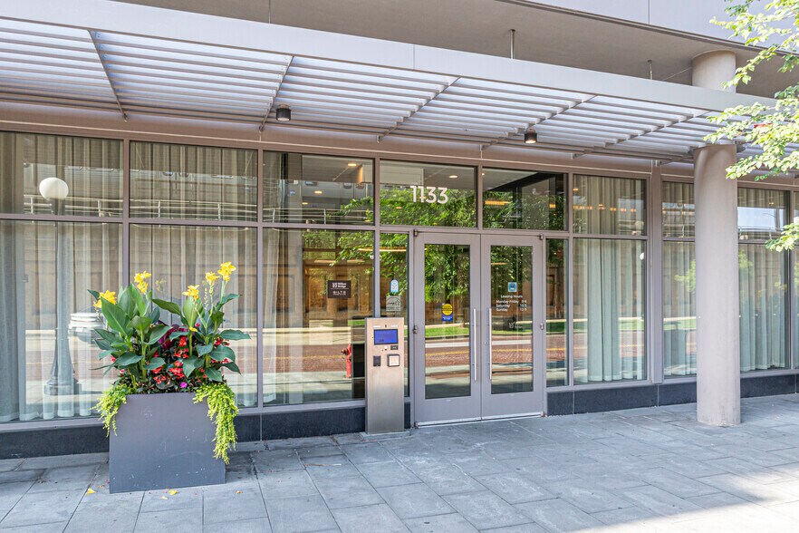 More Photos Of 1133 South Blvd, Oak Park Apartments For Lease