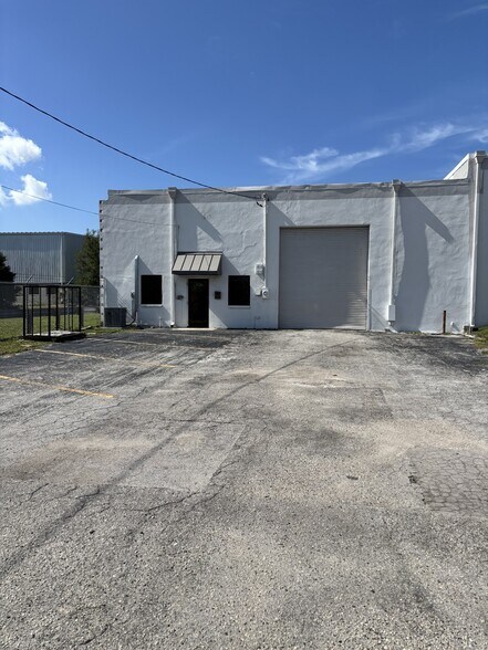 Primary Photo Of 5126-5136 W Idlewild Ave, Tampa Warehouse For Lease