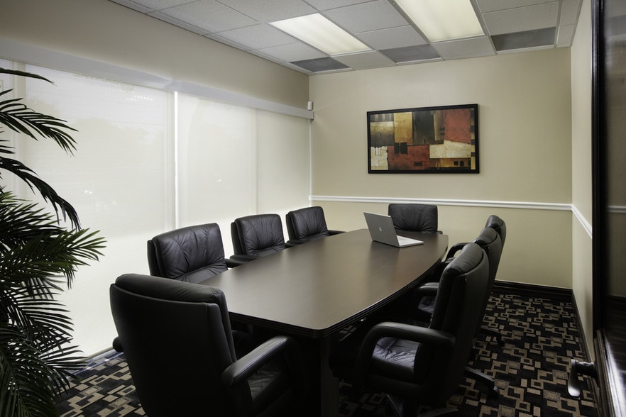 More Photos Of 10101-10121 W Sample Rd, Coral Springs Unknown For Lease