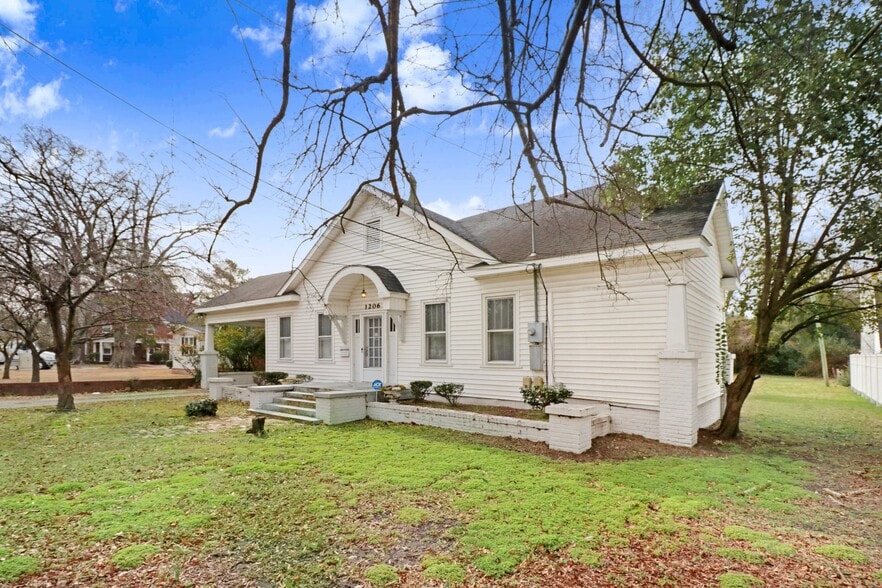 More Photos Of 1206 E Ash St, Goldsboro Loft Creative Space For Sale