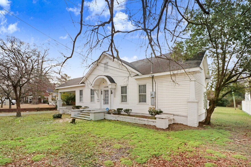 More Photos Of 1206 E Ash St, Goldsboro Loft Creative Space For Lease