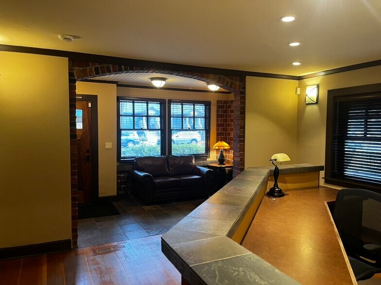 More Photos Of 725 NW Broadway St, Bend Office For Lease