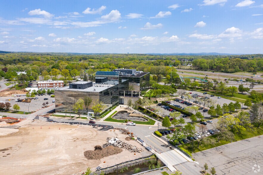 More Photos Of 140 E Ridgewood Ave, Paramus Coworking Space