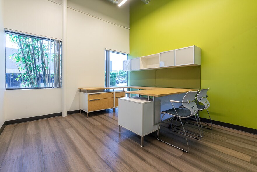More Photos Of 6675 Mesa Ridge Rd, San Diego Office For Lease