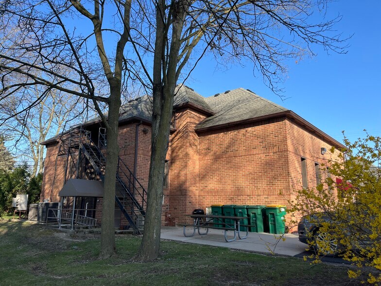 More Photos Of 201 S Ann Arbor St, Saline Office For Sale