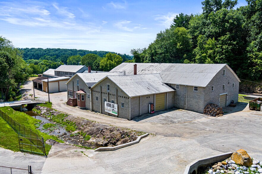 More Photos Of 8106 Intersection Rd, Glen Rock Warehouse For Lease