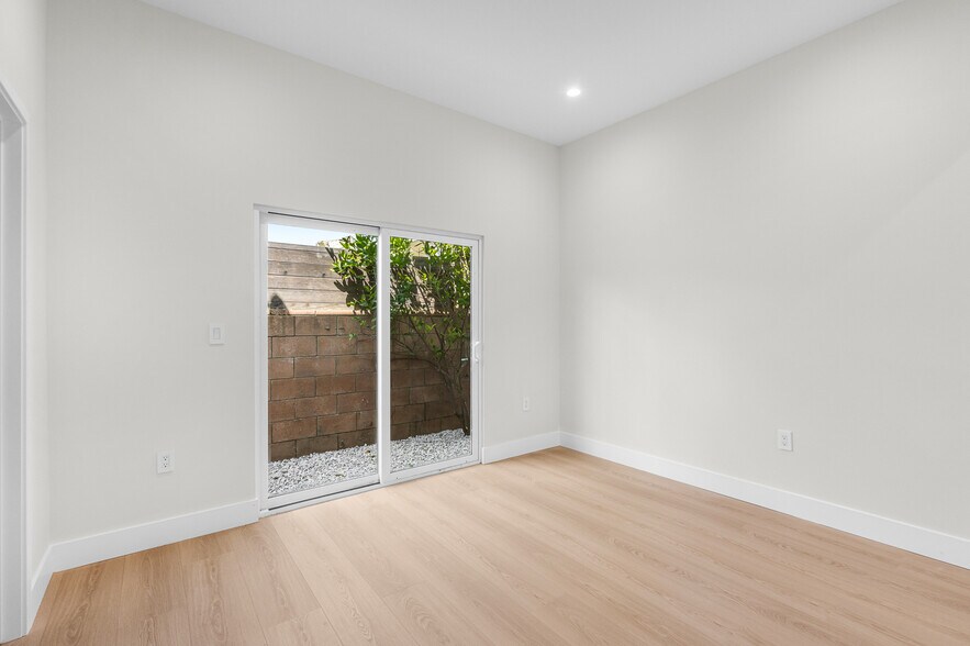 More Photos Of 5131 Don Pio Dr, Woodland Hills Multifamily For Sale