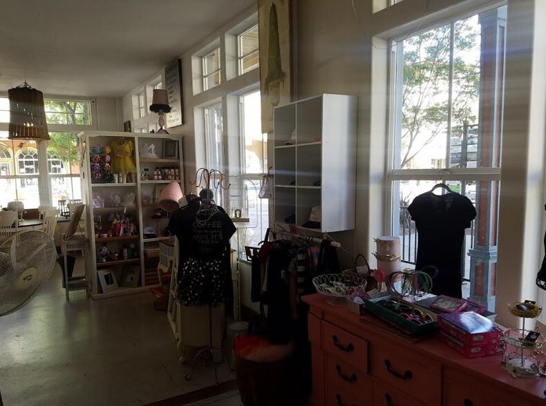 More Photos Of 220 Windsor River Rd, Windsor Apartments For Sale