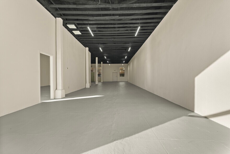 More Photos Of , Los Angeles Storefront For Lease