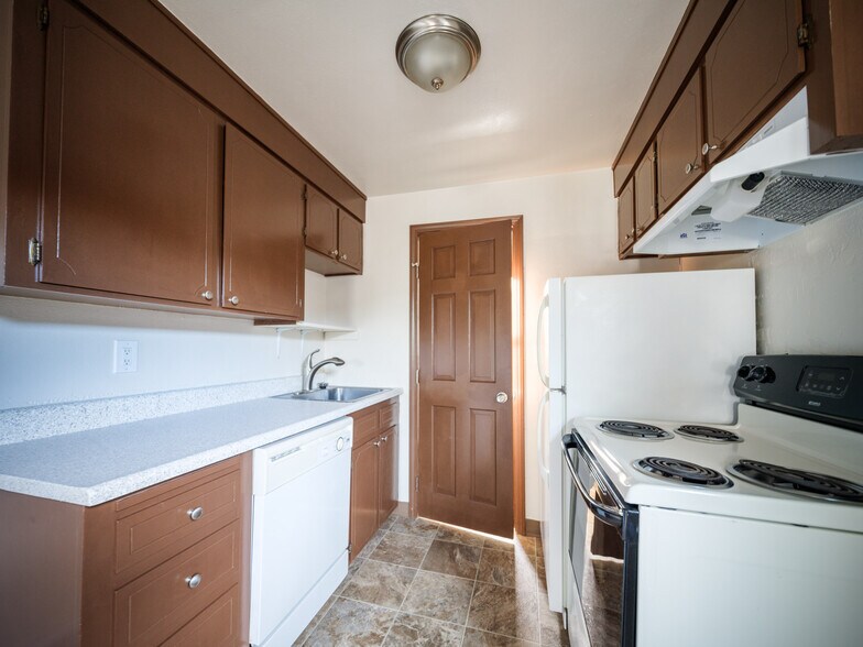 More Photos Of 302 Monmouth Ave S, Monmouth Apartments For Sale
