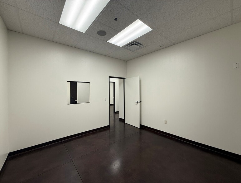 More Photos Of 79200 Corporate Center Dr, La Quinta Office For Lease