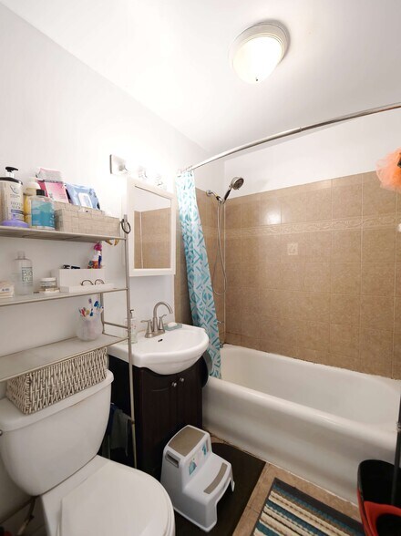 More Photos Of 5620 N Western Ave, Chicago Storefront Retail Residential For Sale