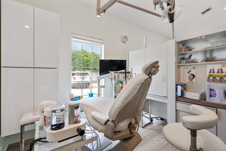More Photos Of 3900 Clark Rd, Sarasota Medical For Sale
