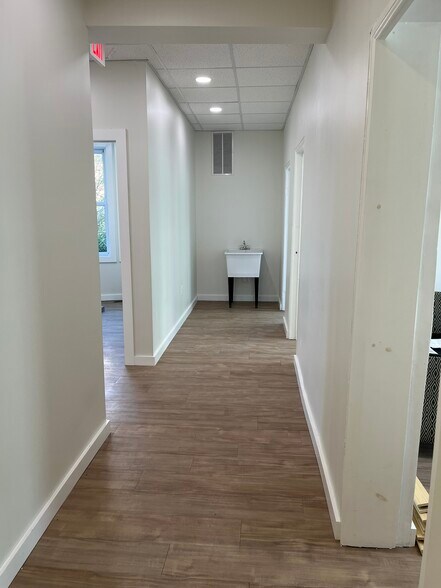 More Photos Of 5 Barney Cir SE, Washington Medical For Lease