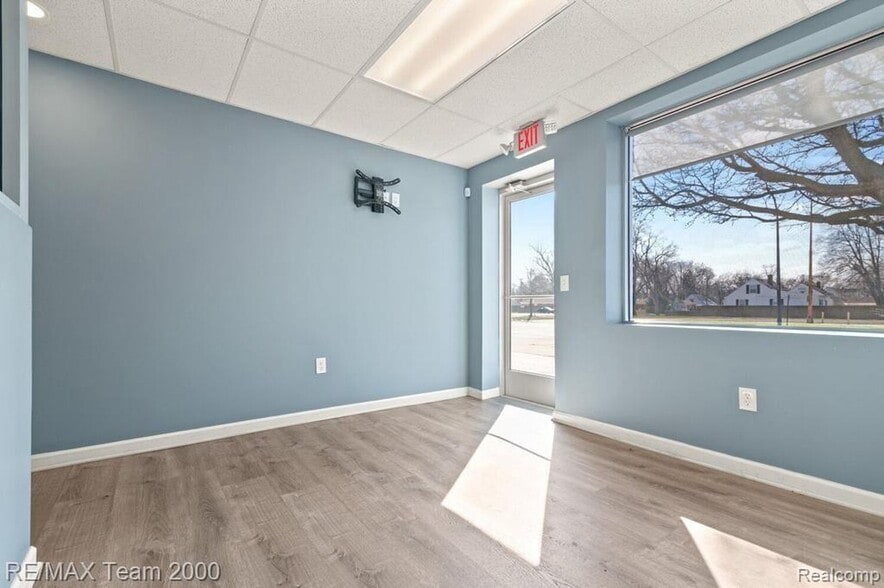 More Photos Of 5153 S Beech Daly St, Dearborn Heights Freestanding For Lease
