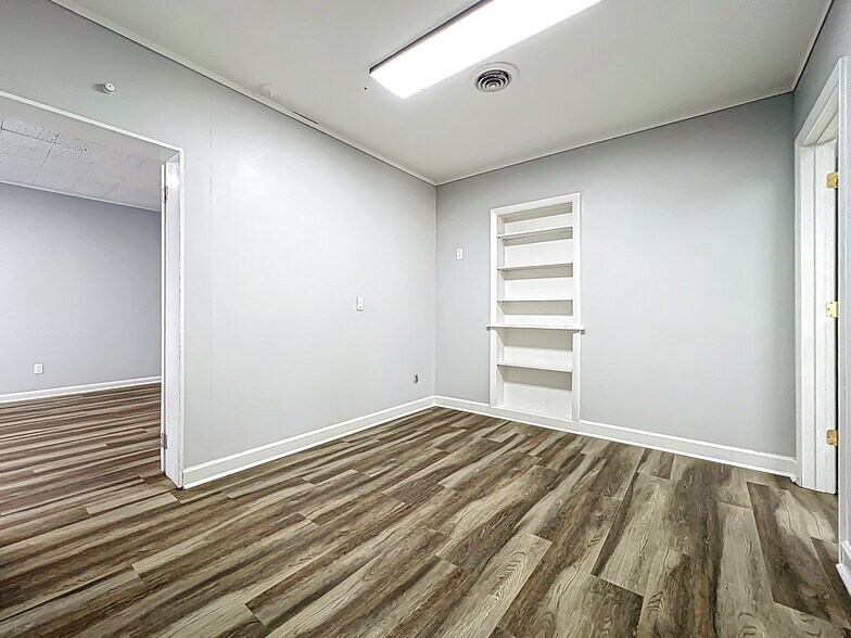 More Photos Of 1976 W Fairbanks Ave, Winter Park General Retail For Sale
