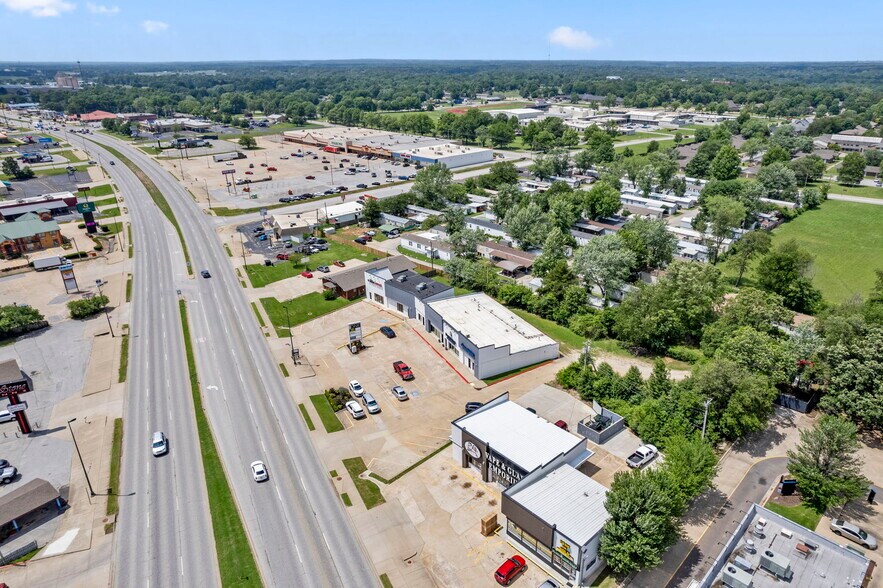 More Photos Of 1223 US-412, Siloam Springs Storefront For Lease