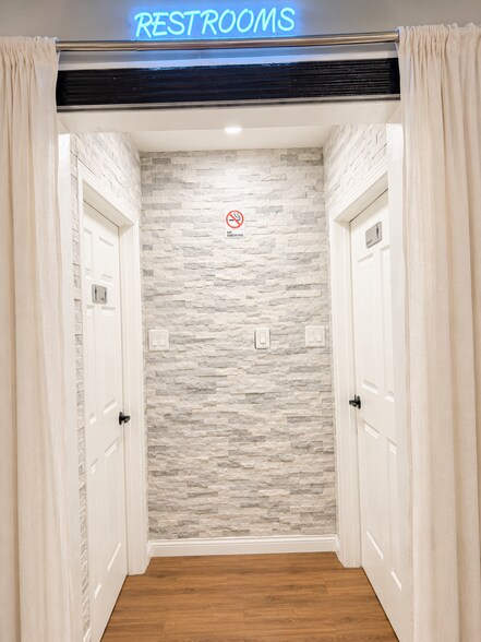 More Photos Of 7402 New Laredo Hwy, San Antonio Freestanding For Sale