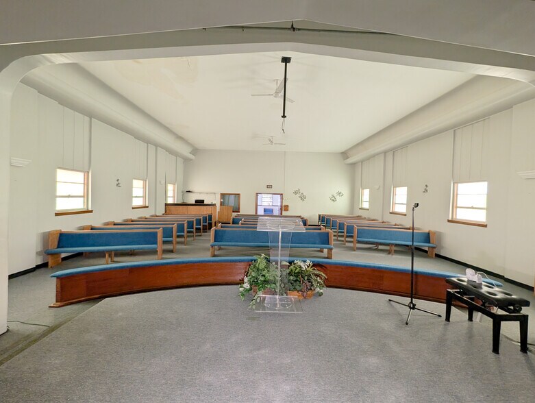 More Photos Of 109 S Washington St, Rochelle Religious Facility For Sale