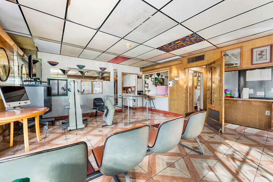 More Photos Of 1954 Atlantic Ave, Long Beach Office For Lease