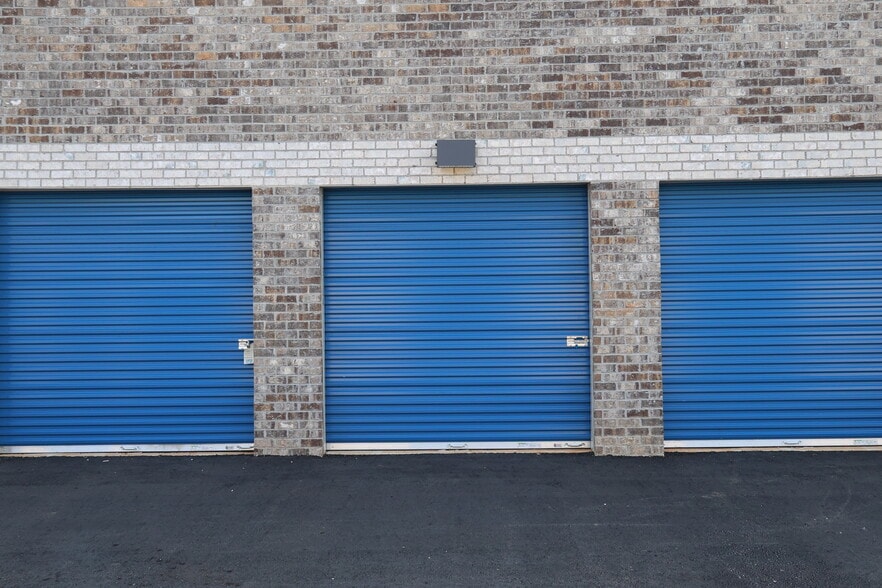 More Photos Of 3625 McEver Rd, Oakwood Self Storage For Sale