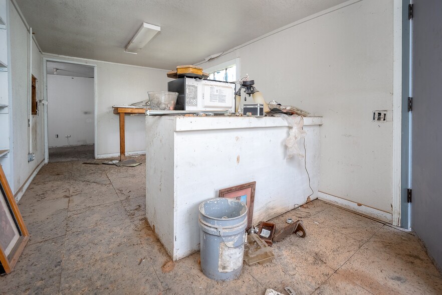 More Photos Of 107.5 4th, Lindsay Land For Sale