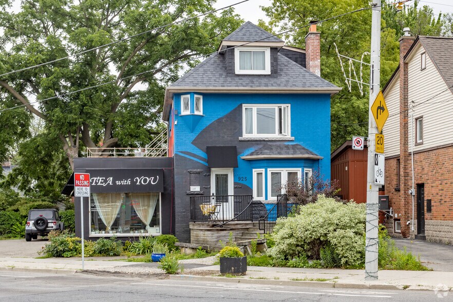 More Photos Of 925 King St W, Hamilton Storefront Retail Residential For Sale