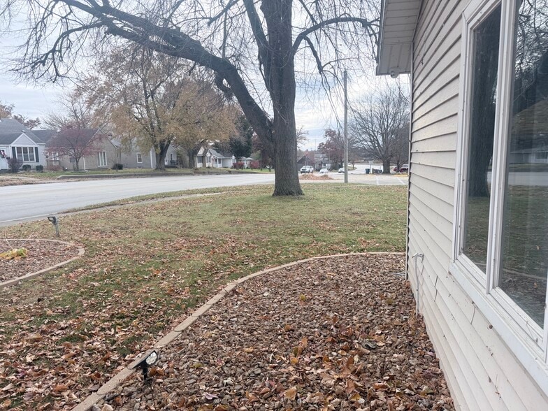 More Photos Of 700 N River Dr, Kankakee Office For Sale