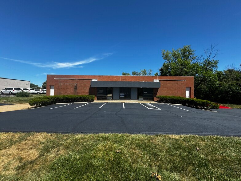 More Photos Of 10450-10452 Baur Blvd, Olivette Warehouse For Sale