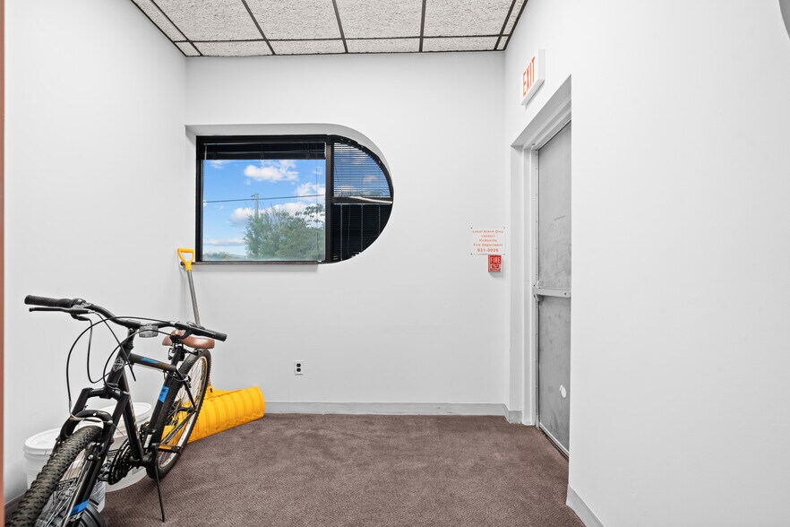 More Photos Of 88 Broadway, Hicksville Office For Lease