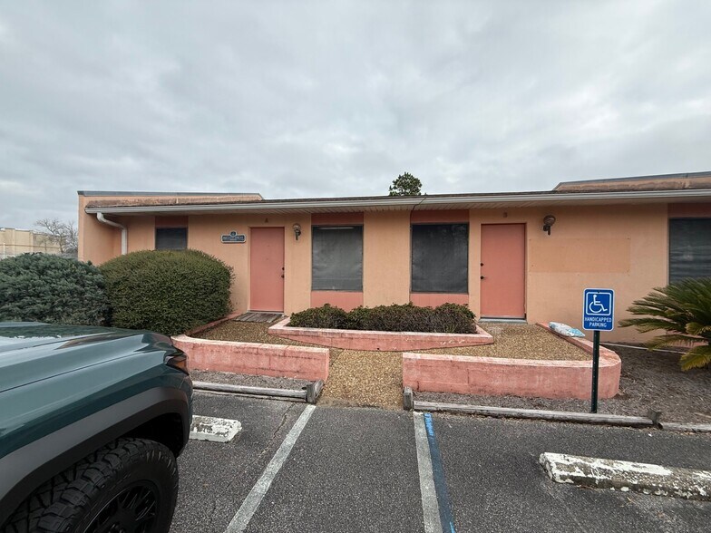 Primary Photo Of 1013 Marwalt Dr, Fort Walton Beach Medical For Sale