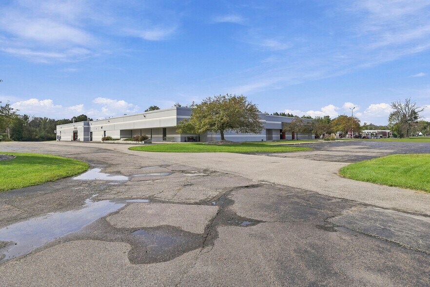 More Photos Of 2321 W Grand Ave, Wisconsin Rapids Office For Sale