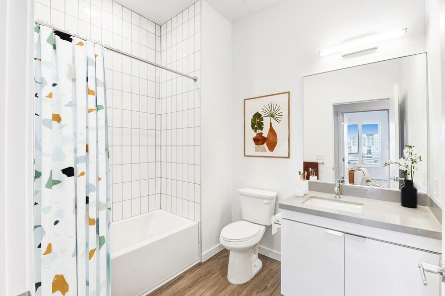 More Photos Of 107 S Hewitt St, Los Angeles Apartments For Lease