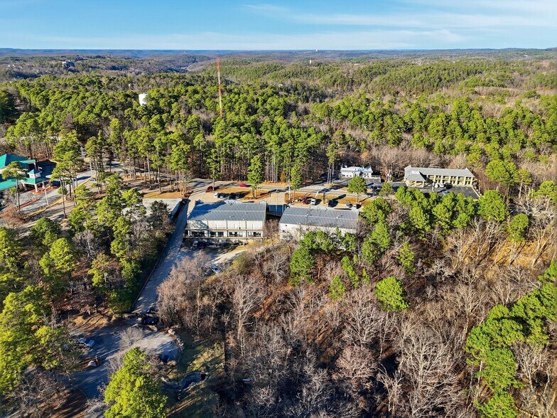 More Photos Of 3022 E Van Buren, Eureka Springs Storefront For Lease