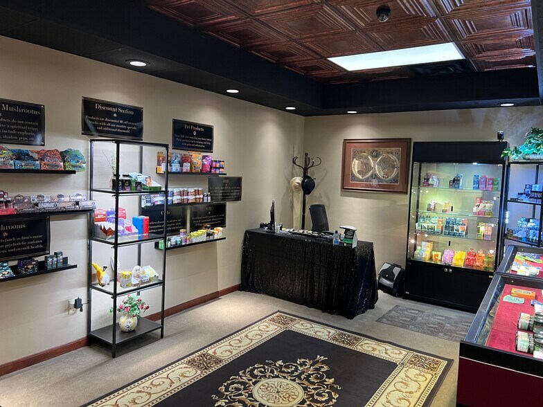 More Photos Of 501 S Grand Ave, Waukesha Unknown For Lease