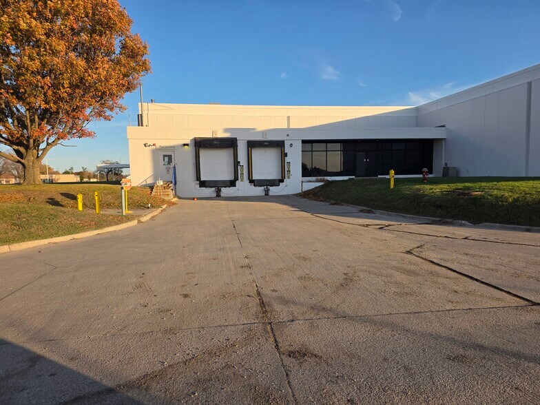 More Photos Of 300 Airport Rd, Ames Warehouse For Lease