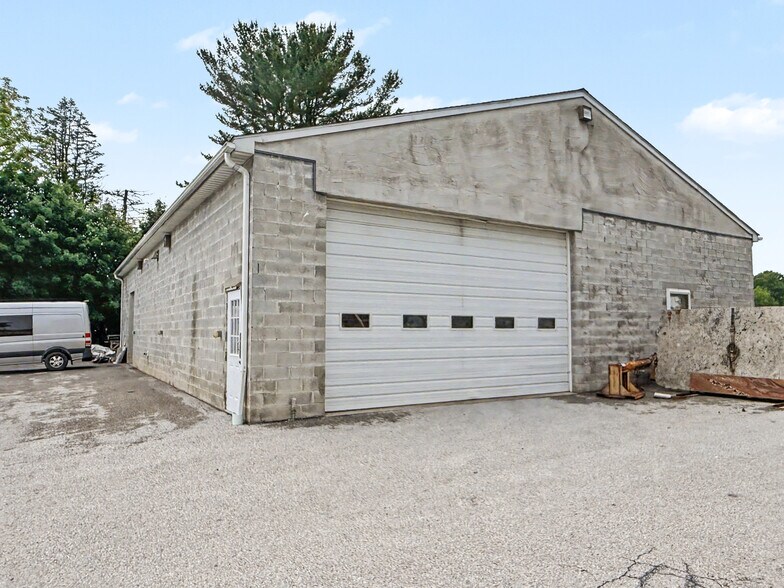 More Photos Of 421 W Street Rd, Kennett Square Showroom For Sale