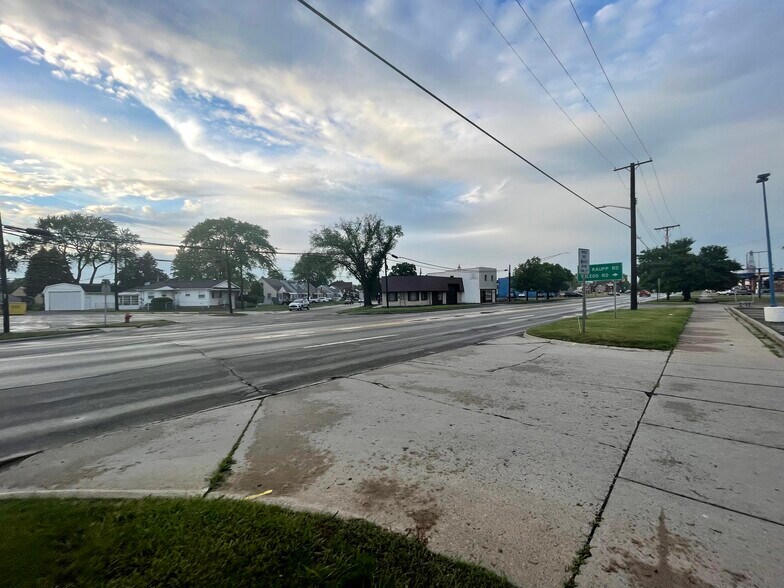 More Photos Of 17431 Dix Rd, Melvindale Fast Food For Lease