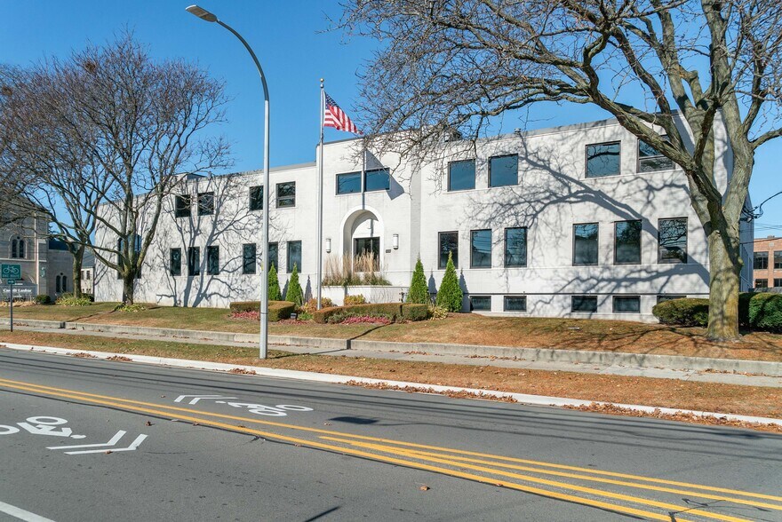 Primary Photo Of 322 W Lincoln Ave, Royal Oak Office For Lease