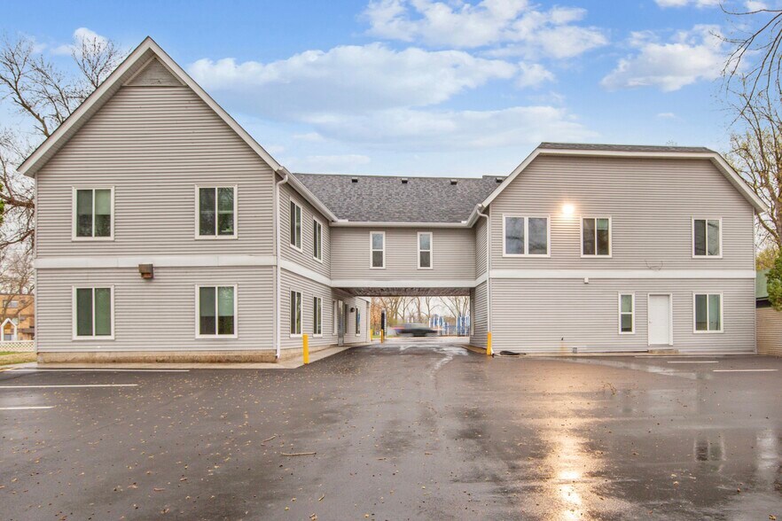 More Photos Of 2434 Commerce Blvd, Mound Office For Sale