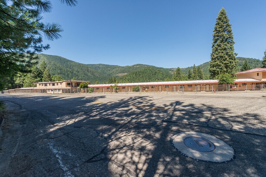 More Photos Of 4221 Siskiyou Ave, Dunsmuir Hotel For Sale