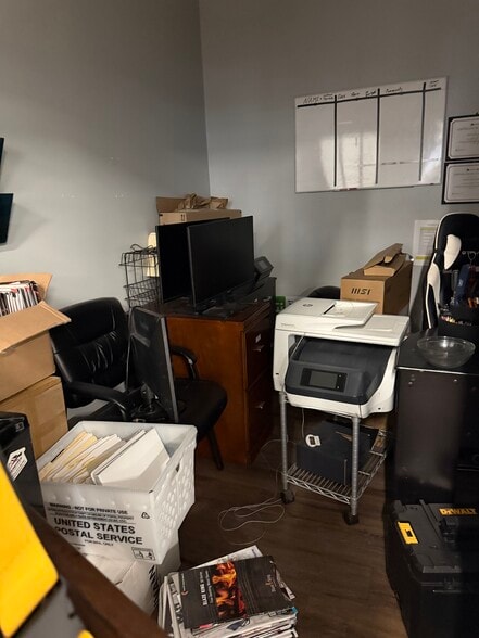 More Photos Of 571 Broad St, New London Freestanding For Lease