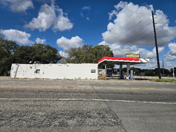 More Photos Of 15518 Highway 36, Needville Service Station For Lease