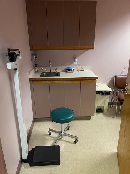 More Photos Of 3 Woodland Rd, Stoneham Medical For Sale