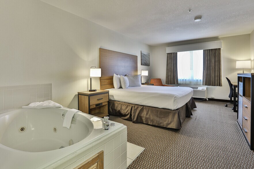 More Photos Of 43 Coosawatee Drive, East Ellijay Hotel For Sale