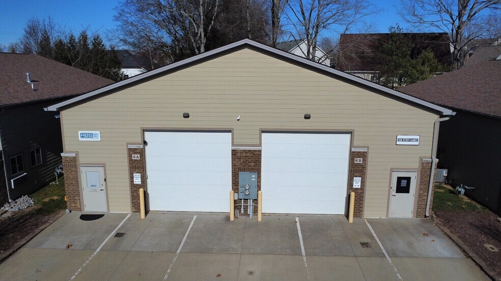 Primary Photo Of 1035 Parkway Dr, Spring Hill Office For Lease