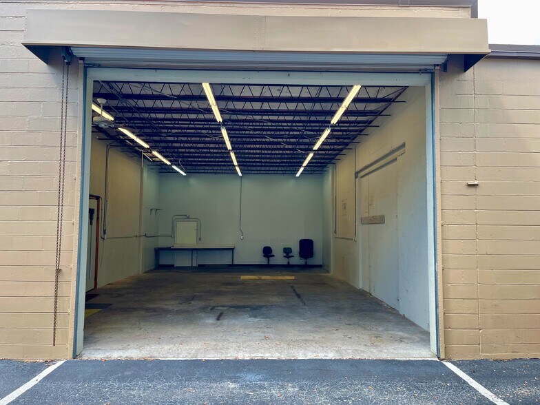 More Photos Of 6401-6405 N 49th St, Pinellas Park Manufacturing For Lease