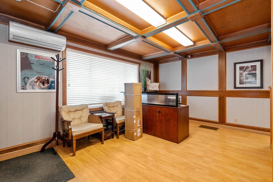 More Photos Of 2265b W Railway st, Abbotsford Warehouse For Lease